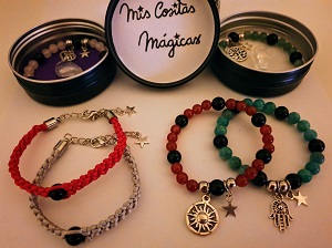 Pulseras de hilo y de minerales con ónix negro